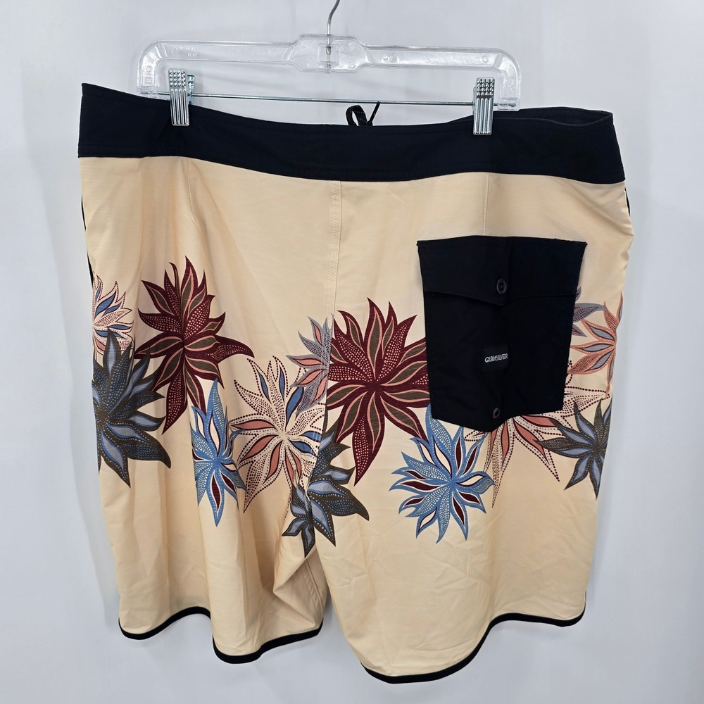Quiksilver Highline Mens Board Shorts Floral 4-Way Stretch Cream Black Size 40 - Picture 2 of 8